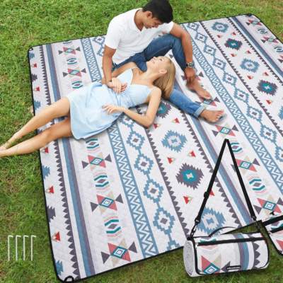 The 5 Best Picnic Blankets 4