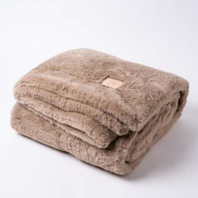 The 6 Best Faux Fur Blankets 1